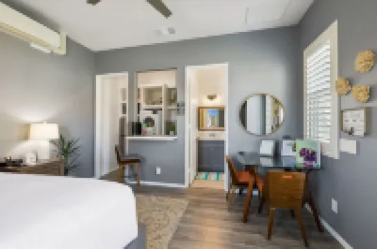 Charming Hideaway with Stylish Amenities - Cozy Tranquil Retreat