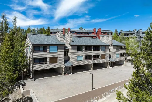 Mountain Views and Indoor Swimming Pool - Charming Modern Retreat Hotels in Winter Park