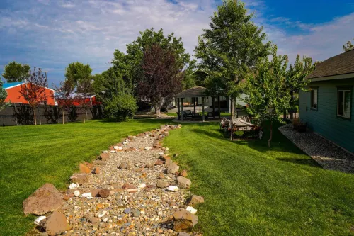 Gorgeous Wilderness Retreat - Hot Tub, Fire Pit, BBQ