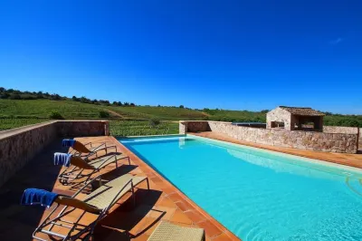 Quinta Dos Vales Wine Estate Các khách sạn gần Bola NIVEA – Slide & Splash