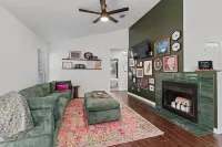 Round Rock Retreat: Downtown Kalahari RR Sports Complex Hot Tub Game Room - Bungalows