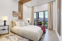 Heated Pool, Hot Tub and Putting Green Retreat - Stunning Mountain Oasis