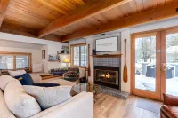 Private Hot Tub and Cozy Fireplace - Charming Retreat