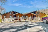 Perfectly located mountain condo w/ balcony views and a stone fireplace Hotels in Sugar Mountain