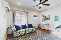 Dog-friendly home with a porch, washer/dryer, balcony, & updated appliances Hotels in Cross Township