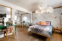 Stylish Condo with Pool and Cozy Amenities - Vibrant Chic Getaway Hotels in Berry Hill