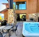 Slopeside WiFi Chalet - Ski-in Ski-out, Luxe Retreat