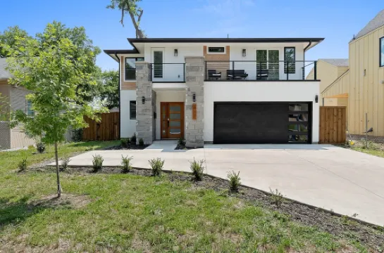 Stunning Home with Pool and Spacious Outdoor Area - Charming Urban Retreat