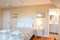 Steps to Water and Spacious Living - Inviting Coastal Escape