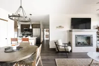 Private Patio with Hot Tub and Mountain Access - Stunning Retreat Hotels in Grand County