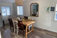 Fire Pit and Spacious Open Concept Living - Charming Coastal Retreat Hotel di Manzanita