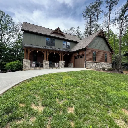 Bourbon Bear ~ A Luxury Cabin ~ Rustic, Charming & Cozy in the Heart of Townsend
