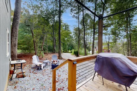 Cozy Lakeview Cottage