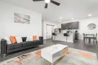 Spacious Retreat with Private Patio and Fast Wifi - Serene Sanctuary