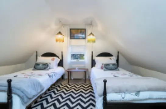 Cozy private apartment in a historic Victorian house close to downtown