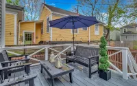 Banana Cottage: Hot Tub & Sun Deck Hotels in Thunderbolt