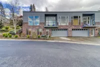 Modern dog-friendly home w/ stunning Mt. Adams view - walk downtown
