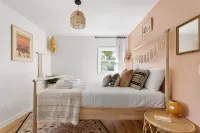 Expansive Living, Tranquil Outdoor Oasis - Charming Coastal Retreat Hotel a Folly Beach