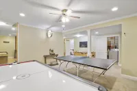 Private Hot Tub and Game Room Fun - Charming Cozy Retreat 클리어스프링 호텔