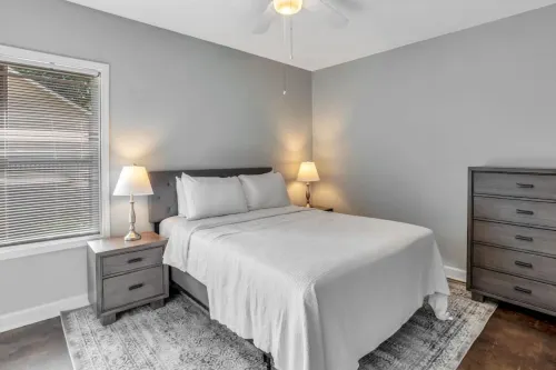 Contemporary Design and Outdoor Space - Inviting Townhome Retreat Hotels in Royal Pines