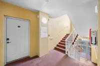 Luxury Beachfront Escape with Spacious Living - Exquisite Retreat