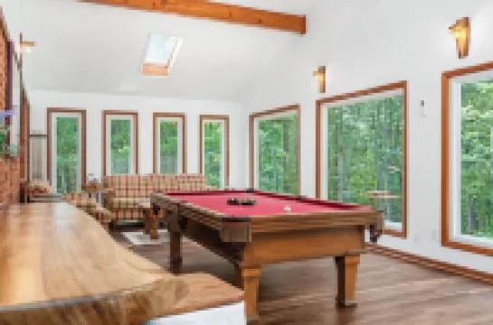 Dream Estate with Pool, Bonfire, Game Room & 100 Acres of Nature