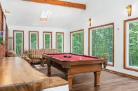 Dream Estate with Pool, Bonfire, Game Room & 100 Acres of Nature