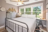 Charming Carriage house Near Old Town Bluffton! Hotels in Bluffton
