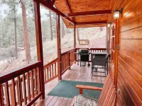 Gorgeous Mountain Views and Cozy Amenities - Charming Cabin Retreat 알토 호텔