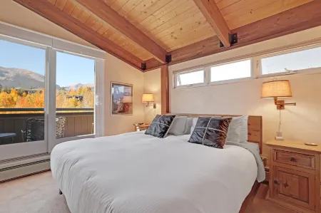 Breathtaking Mountain Views and Cozy Fireplace - Charming Ski Retreat Отели в г. Уайлдернест