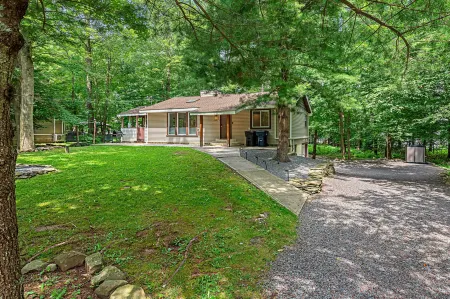 Stylish Getaway with Game Room and Lake Access - Charming Mountain Retreat