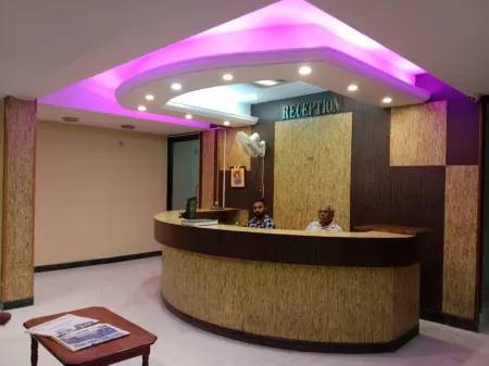 Leela Group of Hotel Отели рядом с достопримечательностью «Чамунди Хилл»