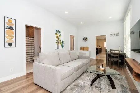 Japantown, near SJC w/fast wi-fi Отели рядом с достопримечательностью «Конференц-центр им. МакЭнери»