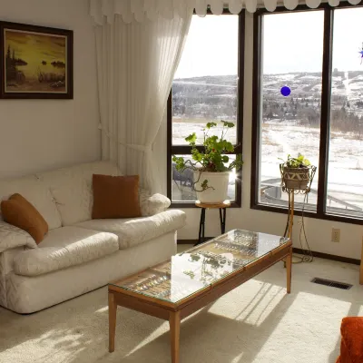 Cozy Nest B&B Hotels near Canada Olympic Park