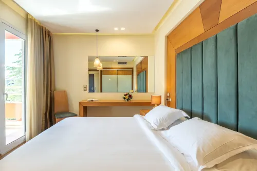 Oasis Hotel Apartments - 4-Star