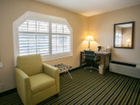 แทรเวิล อินน์ โรงแรมในซันนีเวล