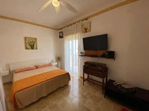 Apartment - Sleeps 5, Free Parking & Pet Friendl
