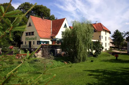 Hotel & Restaurant 5 Linden Отели в г. Мансфельд-Зюдхарц