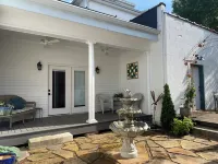 Belle Louise Historic Bed & Breakfast Hotels near Carson Park
