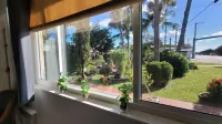 Barefoot Mailman Inn & Suites, Lantana, West Palm Beach, South Florida فنادق في Manalapan