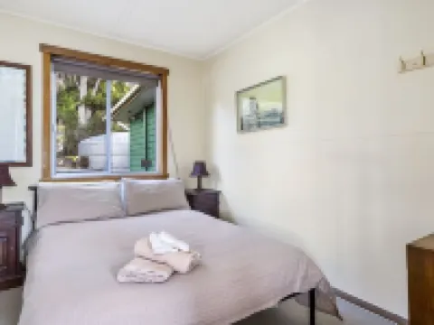 Summertime Cottage Hotels in Geeveston