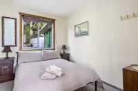 Summertime Cottage Hotels in Geeveston