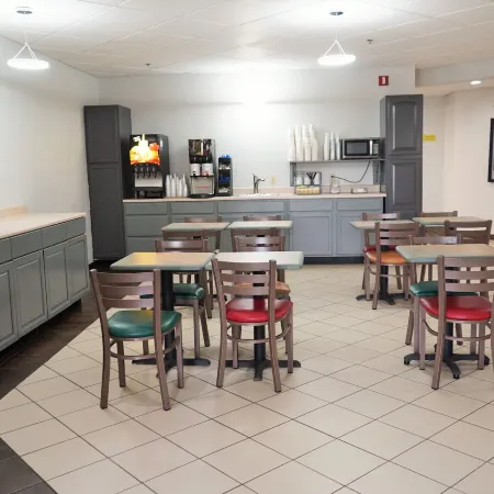 Super 8 by Wyndham Grove City