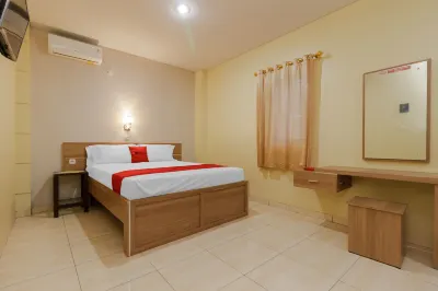 RedDoorz Plus near Pantai Malalayang Manado Hotel di Malalayang