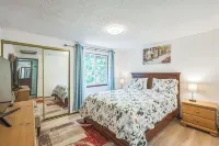 Portland Charming, fully furnished, private, quiet and pets friendly Home.