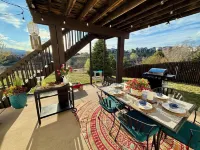 Creekside Mountain View Retreat, Hot Tub, Sleeps 14, 6 Kings, 5 Bathrooms