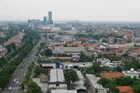 Minimalist 2Br Apartment at Tamansari Papilio Hotels in Gayungan