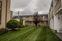 Baymont by Wyndham Fargo Hotels in Moorhead