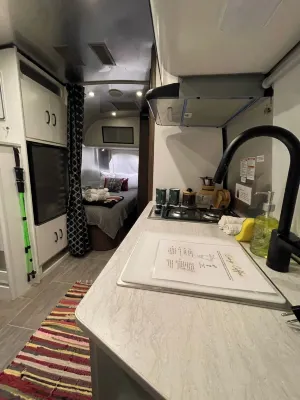 Airstream with Sunset Deck - Hytter