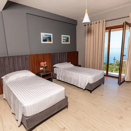 Amare Hotel Отели рядом с достопримечательностью «Пляж Паласа»
